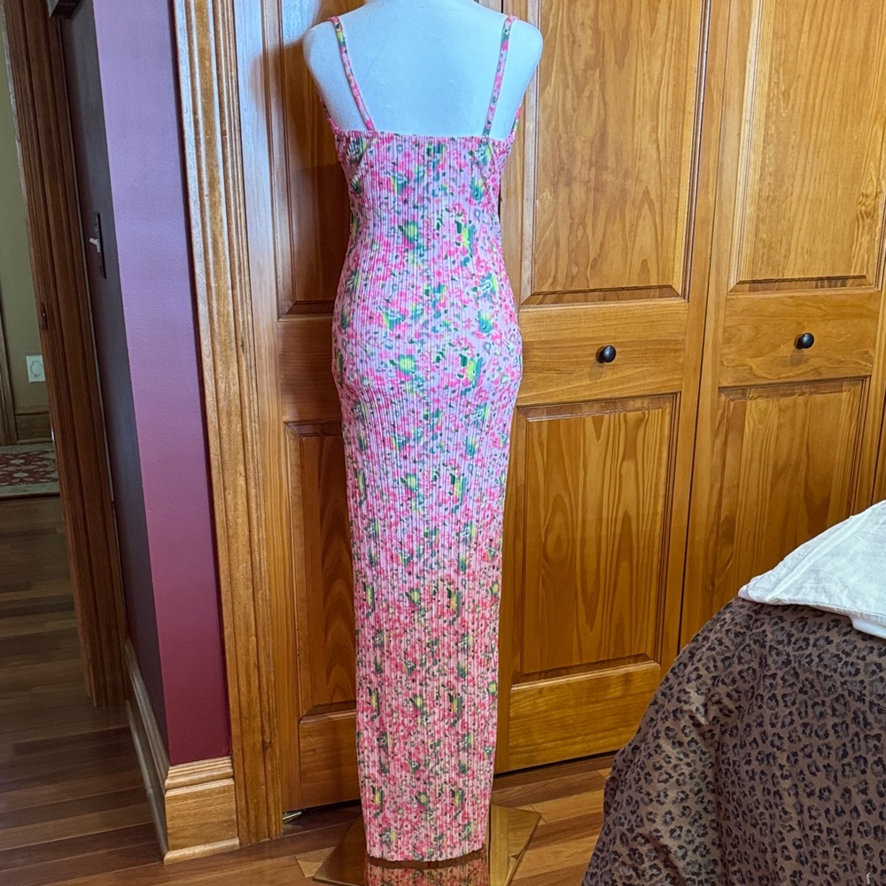 PrettyLittleThing Pink Floral Ribbed Maxi Dress - Picture 3 of 4